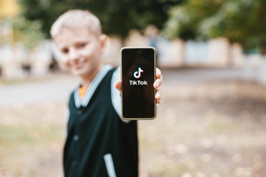 Εθιστικός ο σχεδιασμός του TikTok εκτιμά προκαταρκτική έρευνα της Κομισιόν